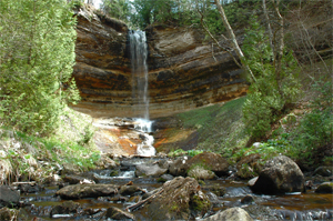 Munising Michigan Area Vacation Homes - Each rental property has its own character, amenities and scenic surroundings.  Our Munising Michigan Vacation Homes are prepared for you with all the comforts and conveniences of home.